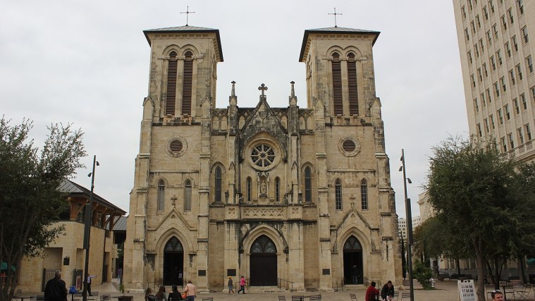 San Fernando Cathedral - Flag, Vows and Remains