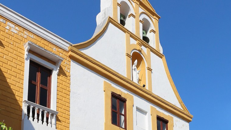 Church of Santo Toribio - The Cannonball at Mass