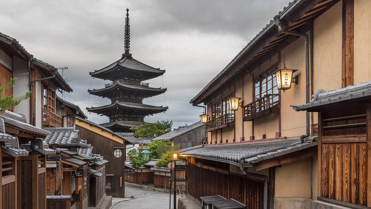 Yasaka Pagoda (Hokan-ji) - Old Kyoto's Skyline