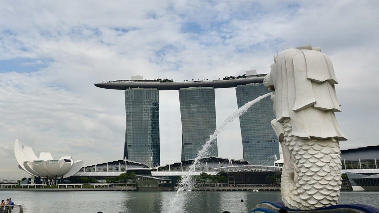 Merlion Park - Half Lion, Half Fish