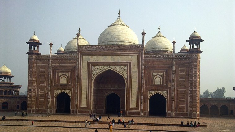 The Jawab - A Building Made Only for Symmetry