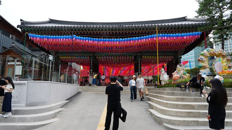 Jogyesa Temple - Buddhist Calm in the City Center