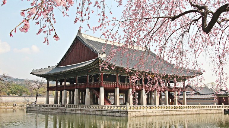 Gyeonghoeru Pavilion - A Banquet Hall on the Water