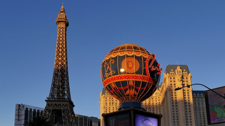 Paris Las Vegas - Half an Eiffel Tower