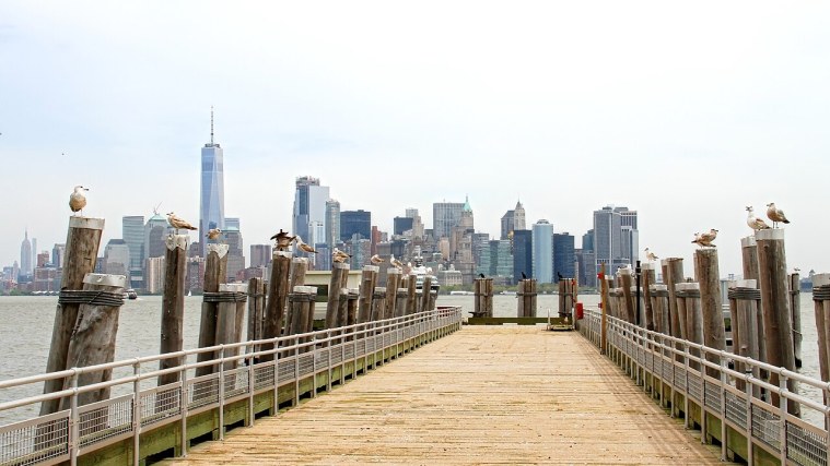 Liberty Island Promenade - Walking Around the Star