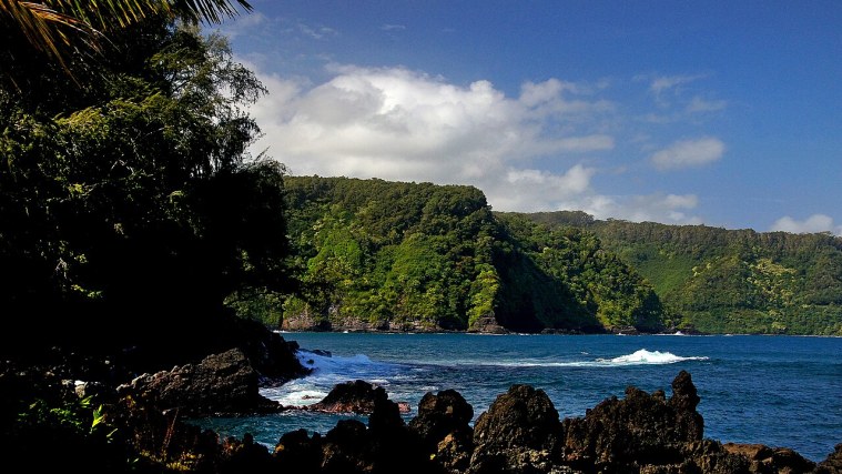 Keanae Peninsula - Taro, Lava and an 1850s Church