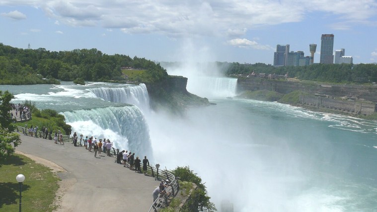 Niagara Falls State Park Walk
