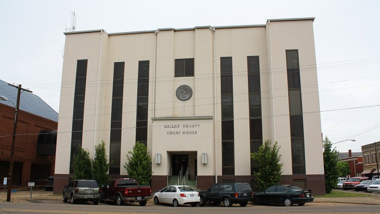 Dallas County Courthouse - The Long Lines to Vote