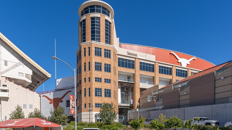 Darrell K Royal-Texas Memorial Stadium - A War Memorial That Roars
